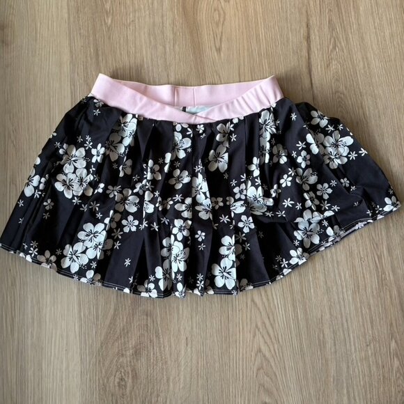 Frankie’s bikinis Free people active Black floral pleated Skirt Small - Picture 1 of 8